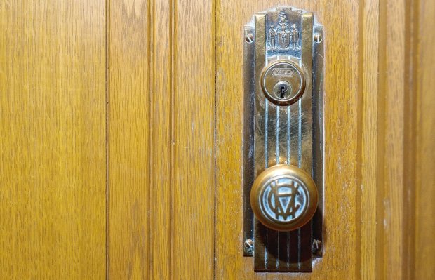 door knob in the style banned by Vancouver